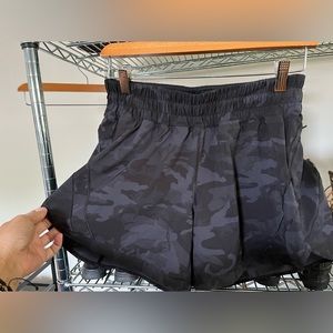 Lululemon hotty hot, 4” inseam, shorts